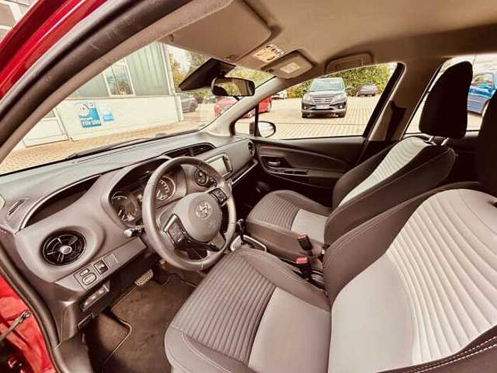 Toyota Yaris Hybrid 1.5 VVT-i Hybrid CVT Team Deutschl.