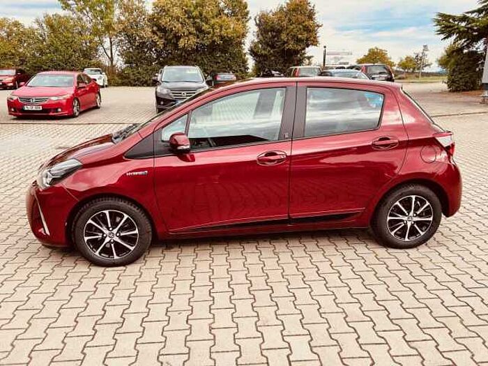 Toyota Yaris Hybrid 1.5 VVT-i Hybrid CVT Team Deutschl.